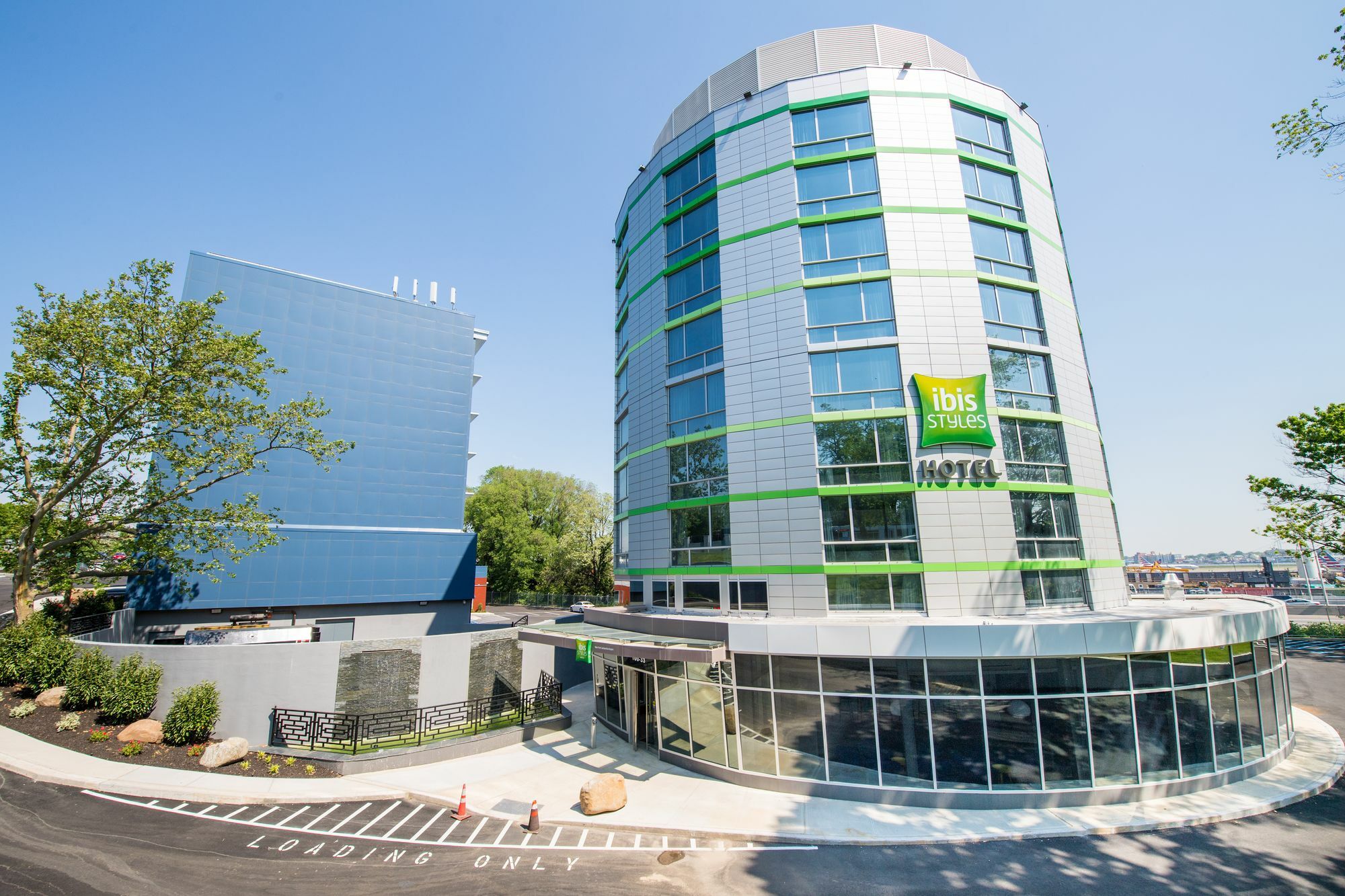 Ibis Styles New York Laguardia Airport Hotel Exterior photo